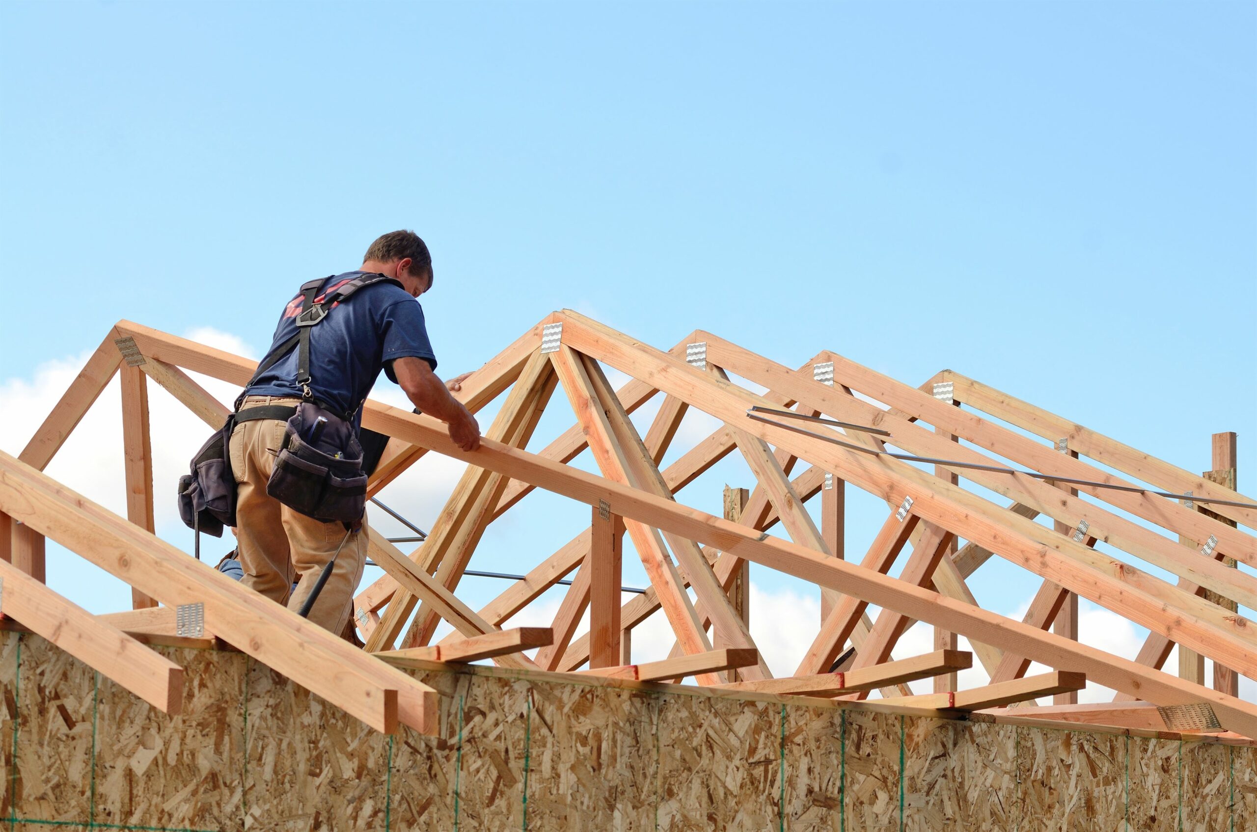 Charpentier à Poitiers : charpente traditionnelle ou charpente à fermette, quelle est la meilleure option pour votre projet de construction ?